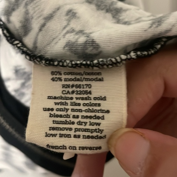 Silence + Noise Black and White Patterned Top Size XS - Picture 6 of 7